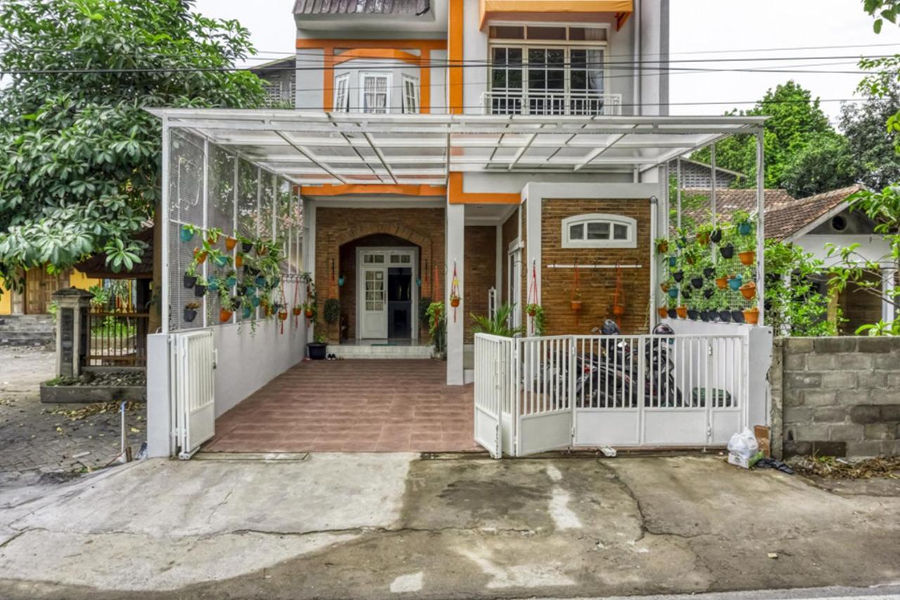 เรดดอร์ซ เนียร์ ซินดู กุสุมา เอดูพาร์ค 2 Hotel Cebongan ภายนอก รูปภาพ