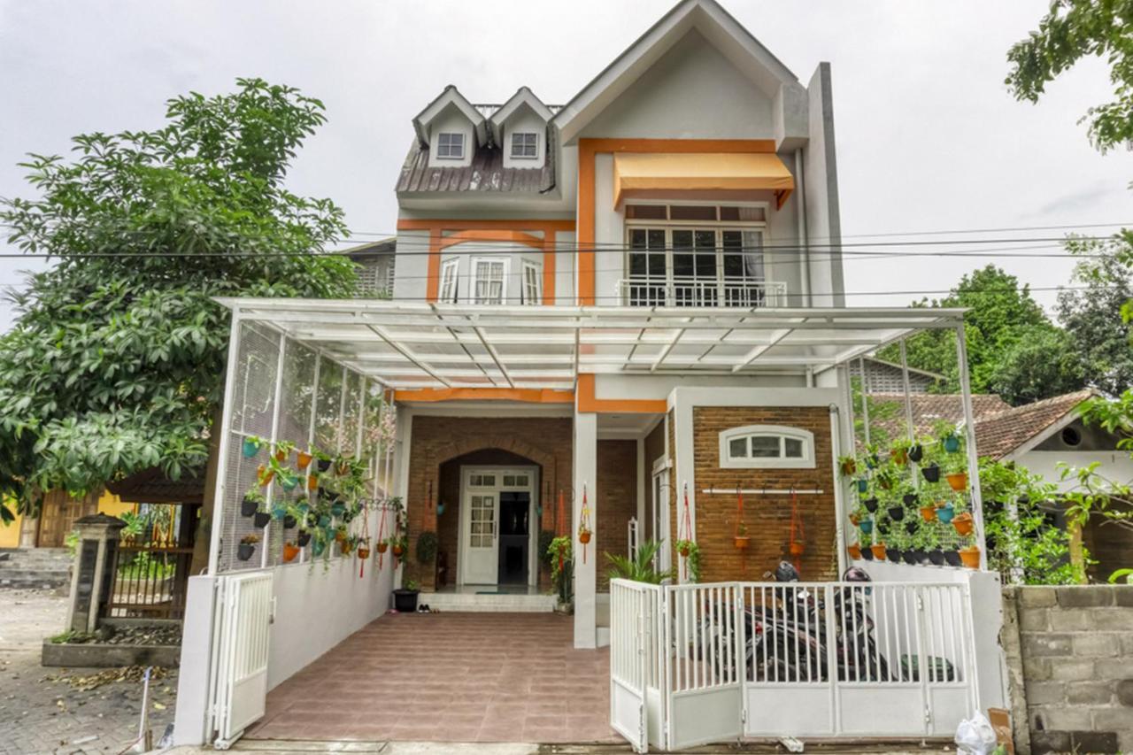 เรดดอร์ซ เนียร์ ซินดู กุสุมา เอดูพาร์ค 2 Hotel Cebongan ภายนอก รูปภาพ