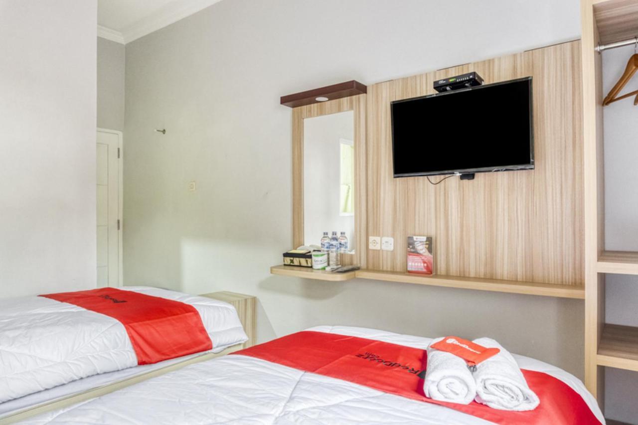 เรดดอร์ซ เนียร์ ซินดู กุสุมา เอดูพาร์ค 2 Hotel Cebongan ภายนอก รูปภาพ